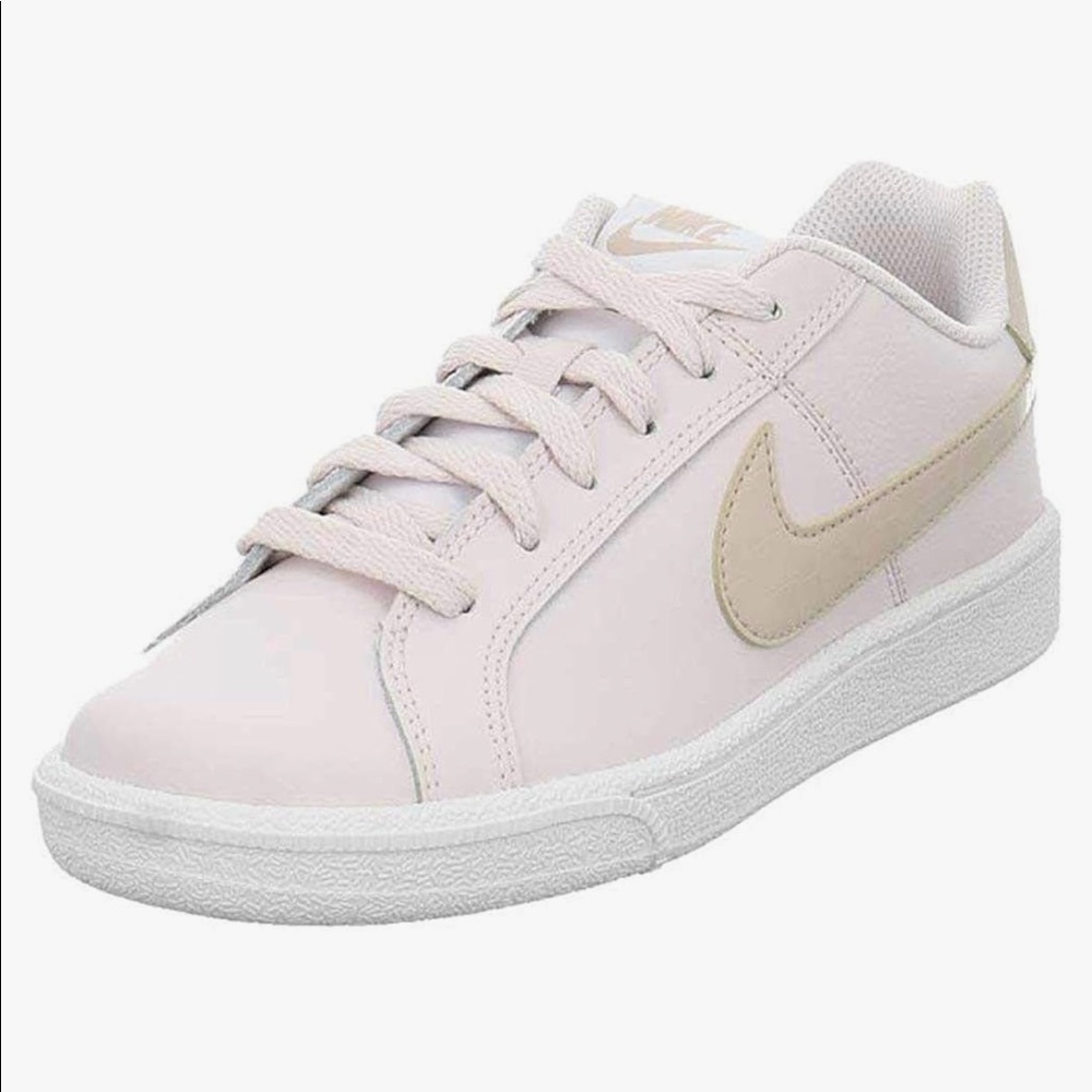 Nike Woman’s size 8 Sneaker